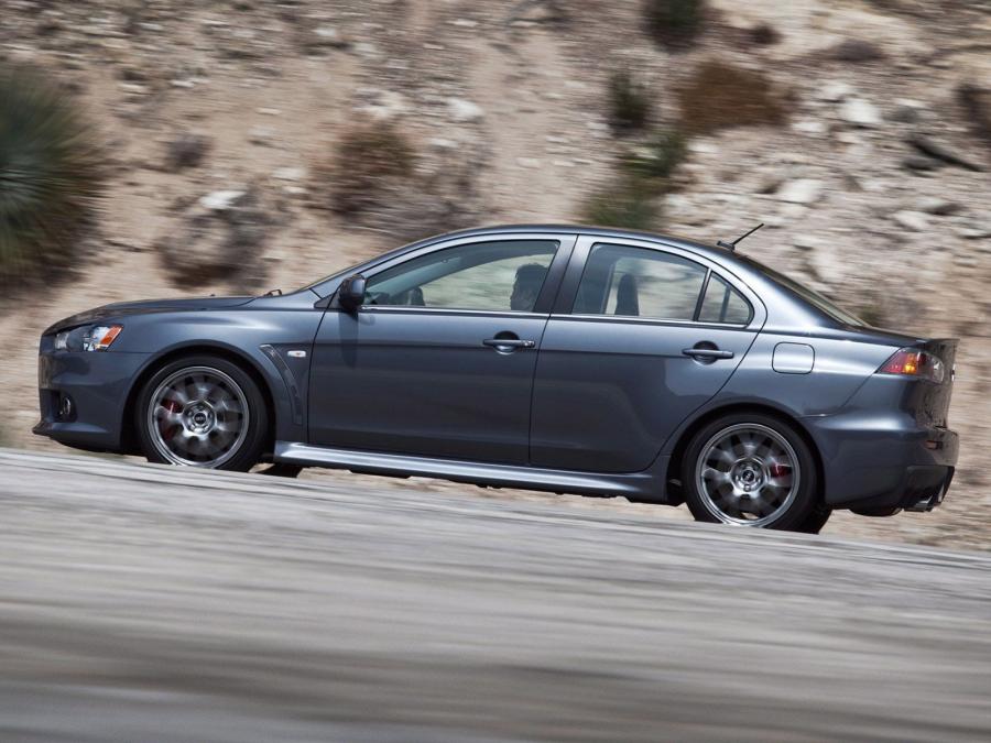  Mitsubishi Lancer Evolution MR Touring 2010 года  (фото 10 из 20)